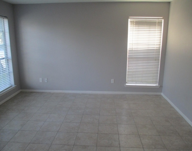 16714 Cheshire Place Drive - Photo Thumbnail 4