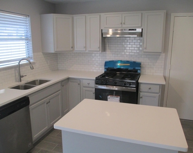 16714 Cheshire Place Drive - Photo Thumbnail 8
