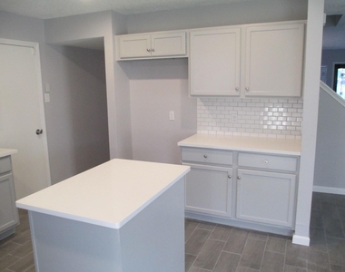 16714 Cheshire Place Drive - Photo Thumbnail 12