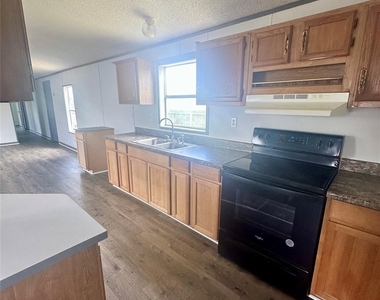 2523 Oyster Creek Bend - Photo Thumbnail 4