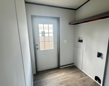 2523 Oyster Creek Bend - Photo Thumbnail 11