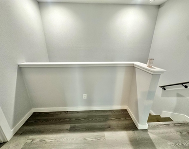 8215 Crestview Drive - Photo Thumbnail 26