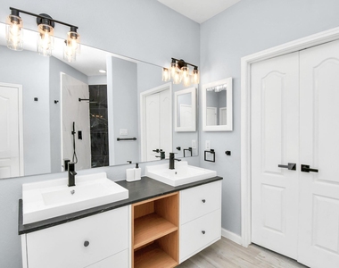 3310 Manor Tree Lane - Photo Thumbnail 23