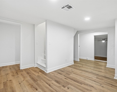 915 W Lewis Street - Photo Thumbnail 19