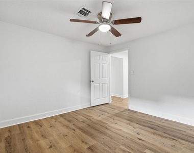 915 W Lewis Street - Photo Thumbnail 17