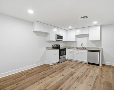 915 W Lewis Street - Photo Thumbnail 13