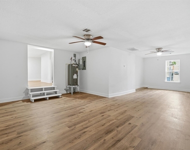 915 W Lewis Street - Photo Thumbnail 21