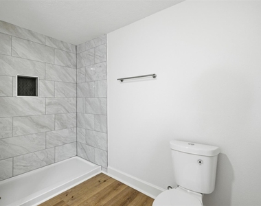 915 W Lewis Street - Photo Thumbnail 12