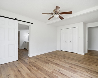 915 W Lewis Street - Photo Thumbnail 8
