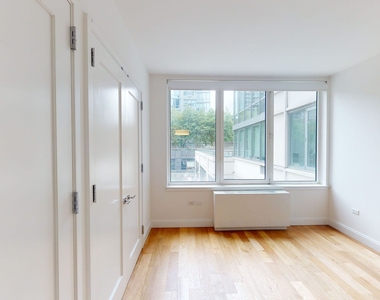 808 Columbus Ave - Photo Thumbnail 3