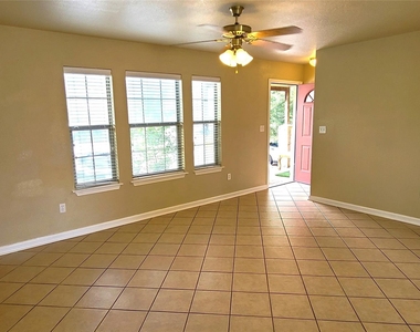 112 Sendero Drive - Photo Thumbnail 5