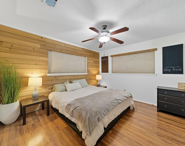 439 Pompano Street - Photo Thumbnail 6