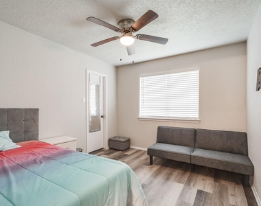 4218 Sequoia Street - Photo Thumbnail 5