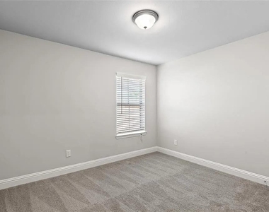 2708 Golden Palms Lane - Photo Thumbnail 10
