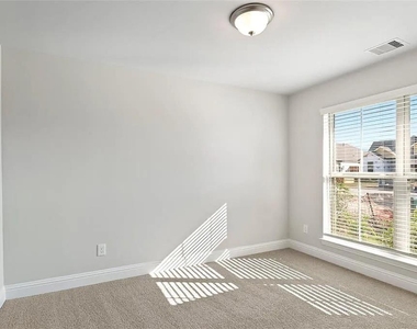 2708 Golden Palms Lane - Photo Thumbnail 8