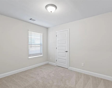 2708 Golden Palms Lane - Photo Thumbnail 9