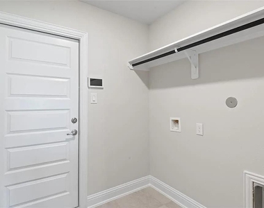 2708 Golden Palms Lane - Photo Thumbnail 16