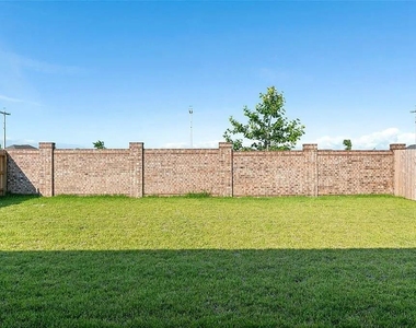 2708 Golden Palms Lane - Photo Thumbnail 17