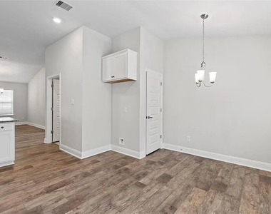 2708 Golden Palms Lane - Photo Thumbnail 6