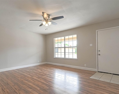8430 Roundrock Drive - Photo Thumbnail 19