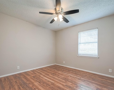 8430 Roundrock Drive - Photo Thumbnail 6