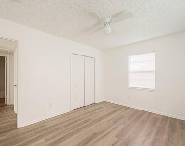 8430 Roundrock Drive - Photo Thumbnail 10