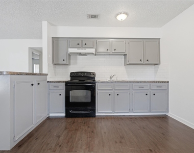 8430 Roundrock Drive - Photo Thumbnail 22
