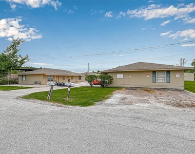 8430 Roundrock Drive - Photo Thumbnail 15