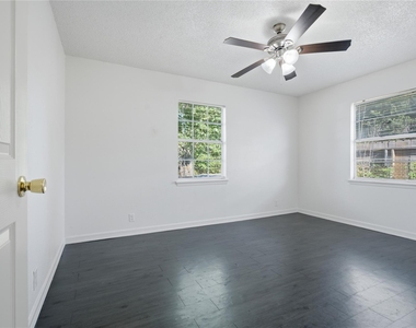 8430 Roundrock Drive - Photo Thumbnail 24