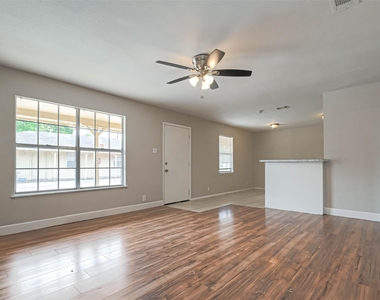 8430 Roundrock Drive - Photo Thumbnail 4