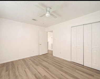 8430 Roundrock Drive - Photo Thumbnail 12