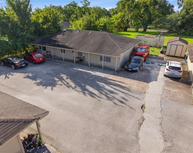 8430 Roundrock Drive - Photo Thumbnail 23