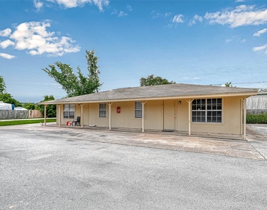 8430 Roundrock Drive - Photo Thumbnail 9