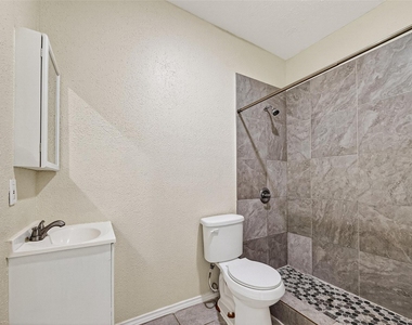 7738 Park Place Boulevard - Photo Thumbnail 7