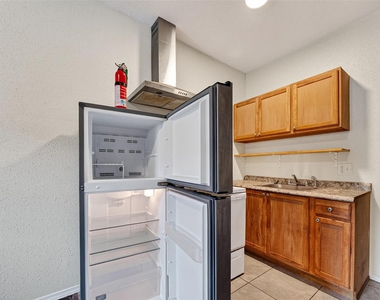 7738 Park Place Boulevard - Photo Thumbnail 5