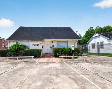 7738 Park Place Boulevard - Photo Thumbnail 1