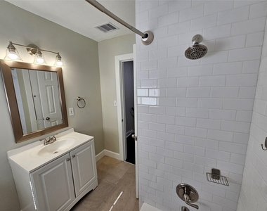 3332 Blodgett Street - Photo Thumbnail 9