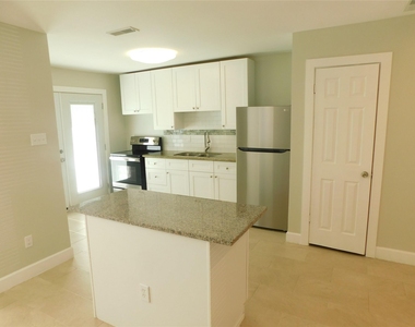 3332 Blodgett Street - Photo Thumbnail 3