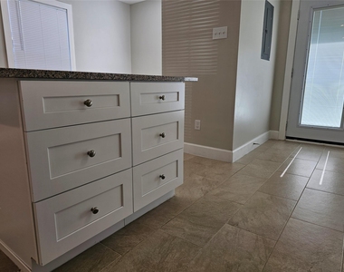 3332 Blodgett Street - Photo Thumbnail 6