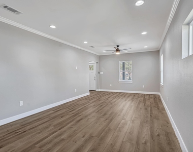 430 N Hutcheson Street - Photo Thumbnail 3