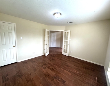2601 Easton Springs Court - Photo Thumbnail 4