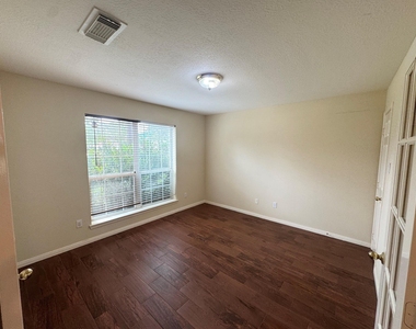 2601 Easton Springs Court - Photo Thumbnail 3