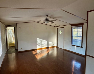 2533 Pioneer Lane - Photo Thumbnail 3