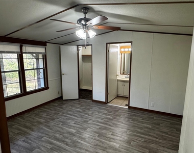 2533 Pioneer Lane - Photo Thumbnail 4