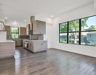 815 W 17th Street - Photo Thumbnail 19