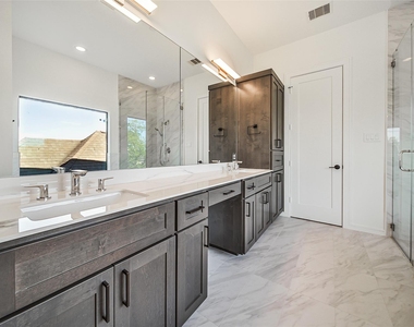 815 W 17th Street - Photo Thumbnail 26