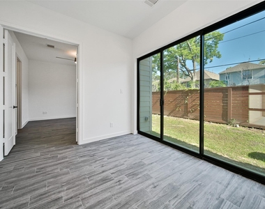 815 W 17th Street - Photo Thumbnail 2