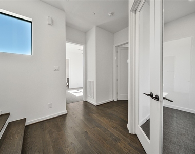 815 W 17th Street - Photo Thumbnail 21