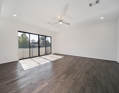 815 W 17th Street - Photo Thumbnail 15