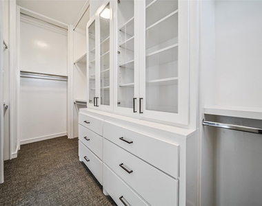 815 W 17th Street - Photo Thumbnail 28